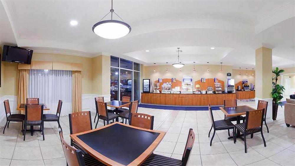 Holiday Inn Express Hotel & Suites Wichita Airport By Ihg Luaran gambar